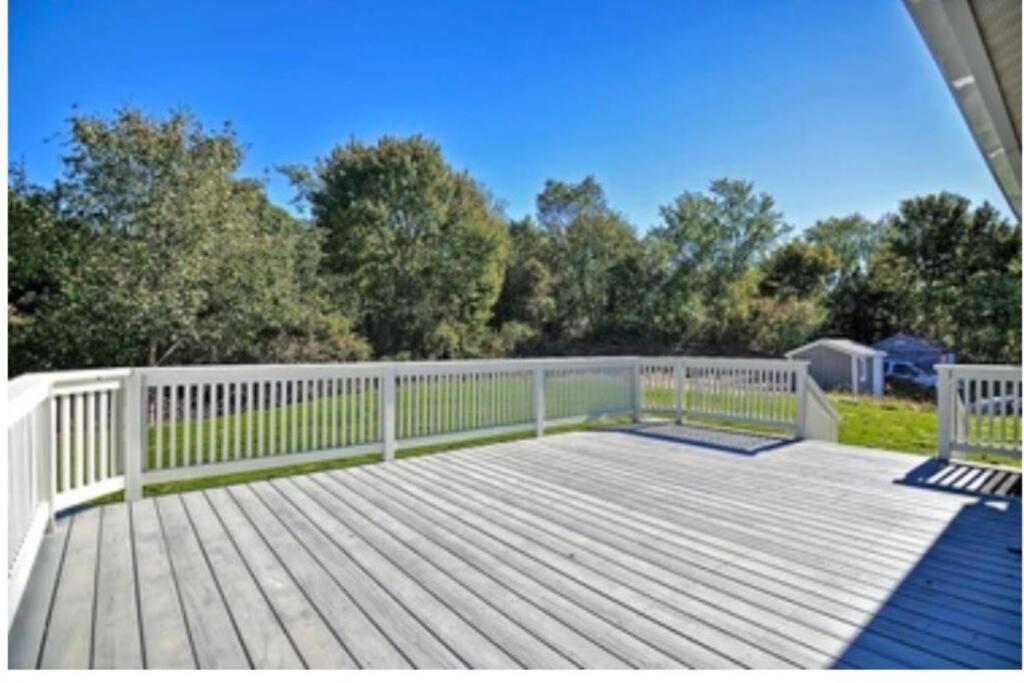 Charming Cottage Historic Falmouth Cape Cod Near Beach And Downtown 2Br 1Bath Deck Exterior photo